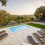 Villa Mara With Private Pool Near Sibenik