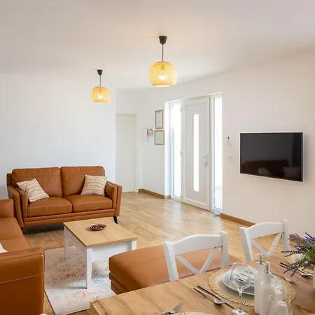 Mara Sibenik Villa *