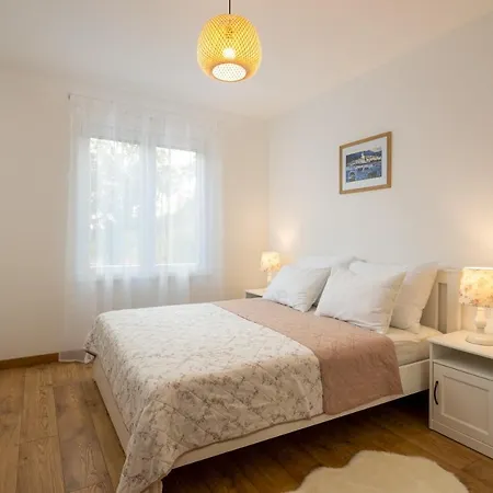 Mara Sibenik Дубрава