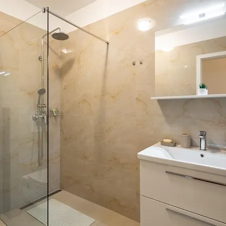 Villa Mara With Private Pool Near National Park Krka Dubrava (Sibenik-Knin)