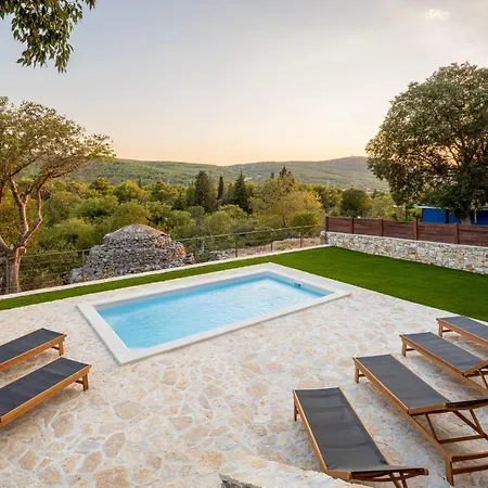 Mara With Private Pool Near National Park Krka
