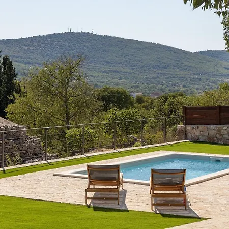 Mara With Private Pool Near National Park Krka