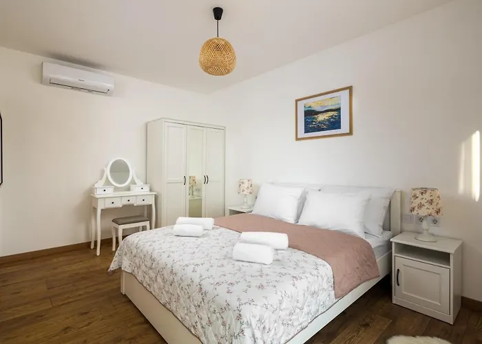 فيلة Mara Sibenik *