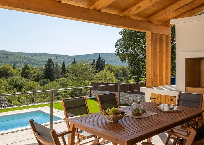 فيلة Mara Sibenik